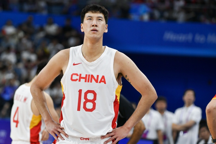 中国男篮热身赛首发：杜润旺、高诗岩、贺希宁、余嘉豪、朱俊龙