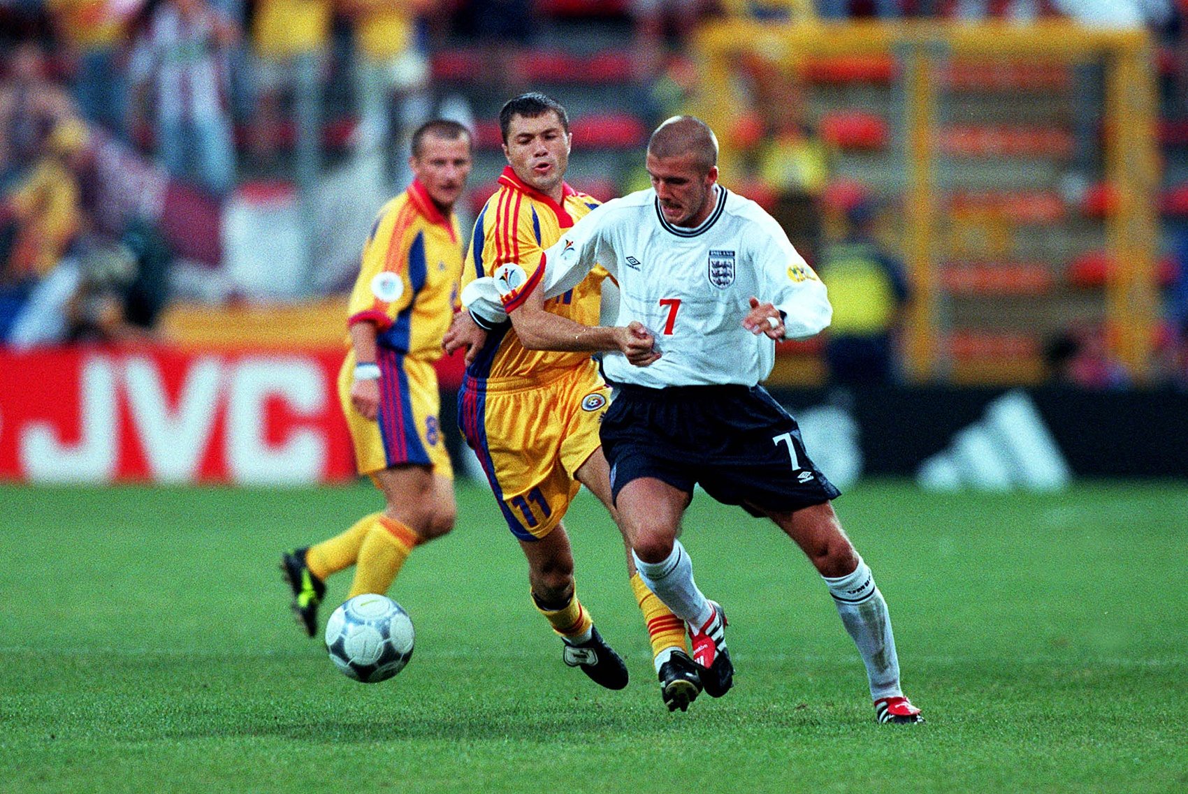 罗马尼亚欧洲杯唯一胜仗:2000欧洲杯3-2英格兰，力压英德小组出线
