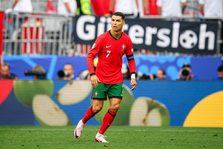 相似剧情，葡萄牙近8场欧洲杯淘汰赛，第6次战至加时赛